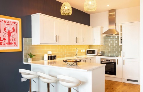 Worthing Apartment | Stunning 2 Bed Apartment on the beach by Urban Roost