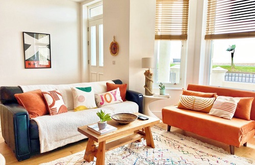 Worthing Apartment | Stunning 2 Bed Apartment on the beach by Urban Roost