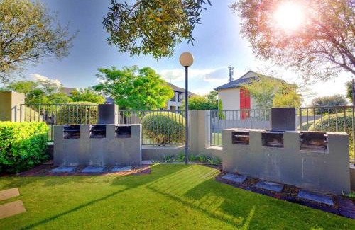 Lone Hill Apartment | Stunning 2 bed Apartment near Monte Casino