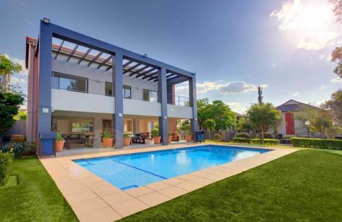 Lone Hill Apartment | Stunning 2 bed Apartment near Monte Casino