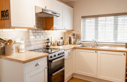 Chester House | Stunning 2 bed cottage | Garden | Village location