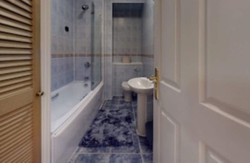 Brondesbury Apartment | Stunning 2 Bedroom Apartment/ 2 Bathroom with Swimming Pool and Gym