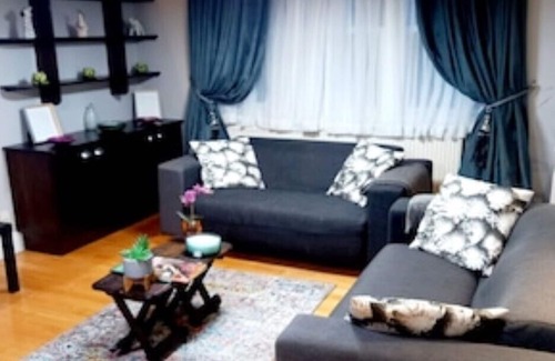 Brondesbury Apartment | Stunning 2 Bedroom Apartment/ 2 Bathroom with Swimming Pool and Gym