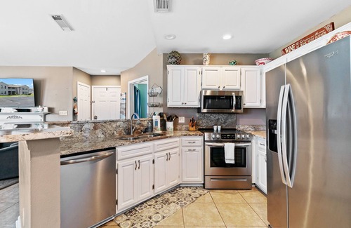 Gulf Shores Apartment | Stunning 2BR Condo | mins to Beach & Sportsplex