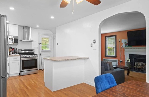 Brentwood House | Stunning 2BR-Private House-Near City