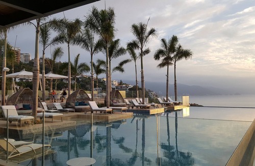 Amapas Condo | Stunning 3,100 Sf Ultra Luxury Beach-Front Condo, Corner Unit 4G Casa RonCarlo