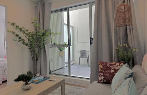 Auckland Central Business District Apartment | Stunning 3 bd 2 bth city apt Pool and Carpark