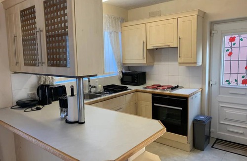 Cheadle House | Stunning 3-Bed House in Cheadle
