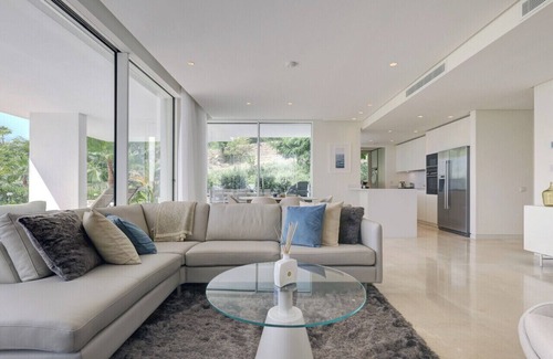 Ojen Apartment | Stunning 3 Bedroom Apartment in Ojén, 5 Minutes Away From Marbella