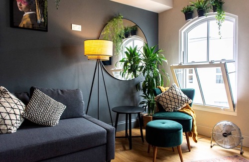 Plymouth Apartment | Stunning 3 Bedroom Boutique apartment in Plymouth Barbican