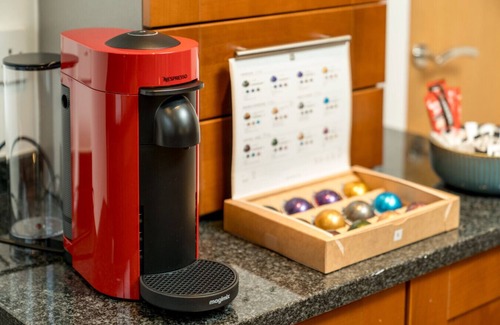 Greenwich West Apartment | Stunning 3 Bedroom Flat, with Parking, Sleeps Six, Near Greenwich Park