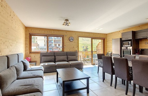 La Toussuire Apartment | Stunning 3-bedroom apartment, south-facing balcony, parking, non-smoking