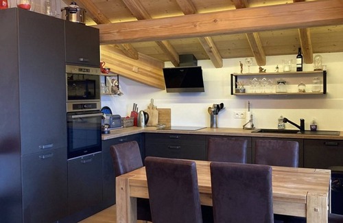Jeux Apartment | Stunning 3-Room Apartment for 6 with Balcony, Ski Access & Amenities at L'Alpe d'Huez