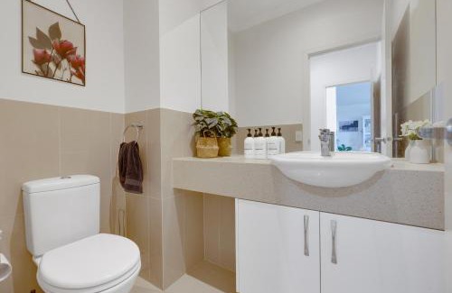 Banora Point Apartment | Stunning 3BR Oceanview Retreat