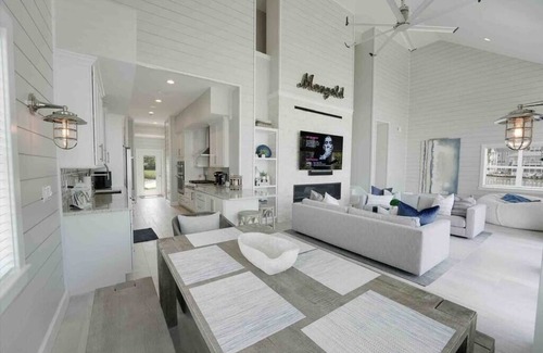 Summit Station House | Stunning 3BR Waterfront home on Buckeye Lake