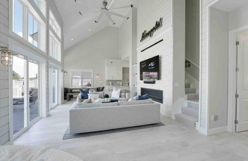 Summit Station House | Stunning 3BR Waterfront home on Buckeye Lake