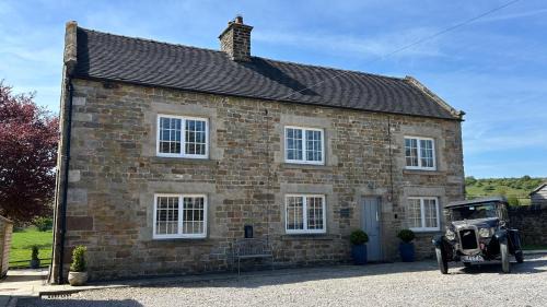 Winkhill House | Stunning 4 Bed Peak District Farmhouse - Alton Towers, Scarefest, Polar Bears, Chatsworth