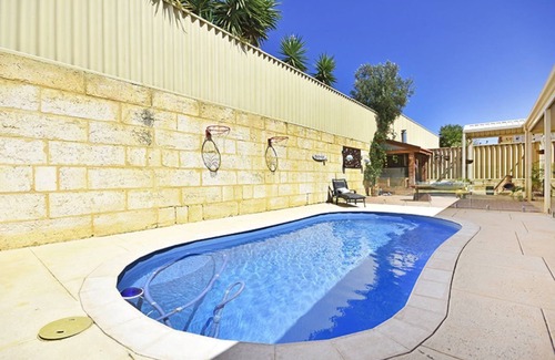 Butler House | Stunning 4 Bedroom 2 Bathroom Home With Electric Heated Swimming Pool