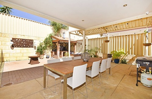 Butler House | Stunning 4 Bedroom 2 Bathroom Home With Electric Heated Swimming Pool