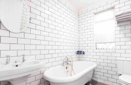Brooklands House | Stunning 4 bedroom detached home