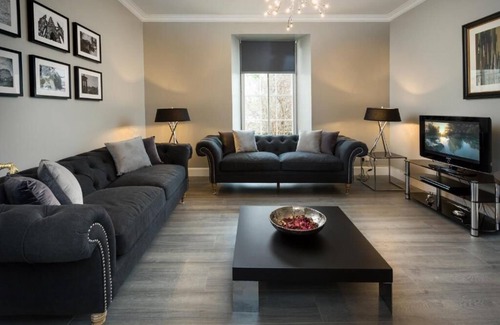 Cantelowes House | Stunning 4 Bedrooms House + Garden in Heart of London