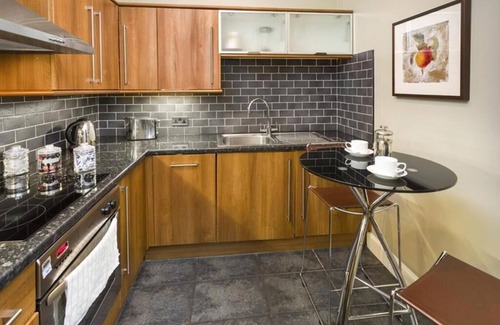 Cantelowes House | Stunning 4 Bedrooms House + Garden in Heart of London