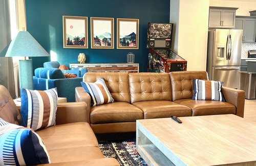 American Fork House | Stunning 4-BR Townhome – Family-Friendly, Biking Trails, Pool, and Games!