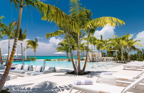 Leeward Settlement Villa | Stunning 5 Bedroom Beachfront Property