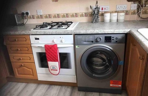 Northumberland Heath House | Stunning 5-Bed House in Erith, Greater London