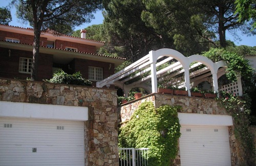 Canyet de Mar Villa | STUNNING 5 BEDROOM DETACHED VILLA NEAR A SANDY BEACH AND MARINA, PRIVATE POOL