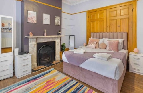 Tottenham Green House | Stunning 5 Bedroom House with Garden and Parking