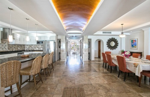 Cole Bay Villa | Stunning 6 bedroom villa located directly on the beach in St Martin