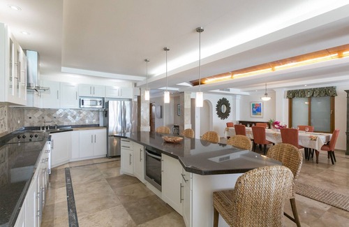 Cole Bay Villa | Stunning 6 bedroom villa located directly on the beach in St Martin