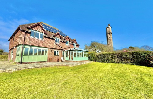 New Forest District House | Stunning 7 Bedroom Escape Near New Forest and Beach - Large Garden - Sleeps 14