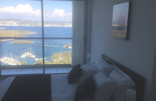 Kiyikislacik Apartment | Stunning, air conditioned 2 bedroom penthouse suite, over looking the Aegean Sea