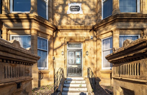 Doncaster Apartment | Stunning Albion Place/City Center Apt/Free Parking