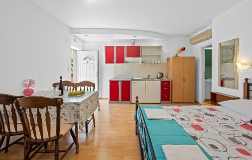 Gradina Apartment | Stunning Apartment In Lozovac With Wifi