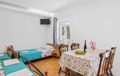 Gradina Apartment | Stunning Apartment In Lozovac With Wifi