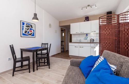 Stinica Apartment | Stunning apartment in Stinica with WiFi