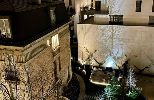 Clichy Apartment | Stunning apartment with balcony to visit Paris