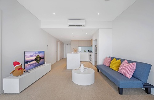 Wentworth Point Apartment | Stunning Apt with Water Views@marina square