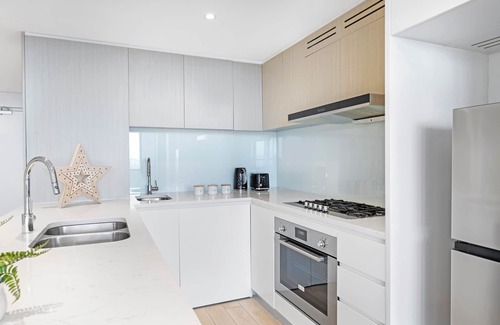 Wentworth Point Apartment | Stunning Apt with Water Views@marina square