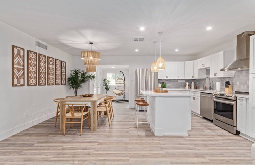 Park Scottsdale Four House | Stunning Backyard -Mini Golf & Heated Pool! 5 Mins to Old Town Scottsdale!