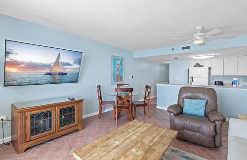Destin Condo | ⛱️Stunning Beachfront-Indoor Pool and Hot tub-SunDestin 1103☀️