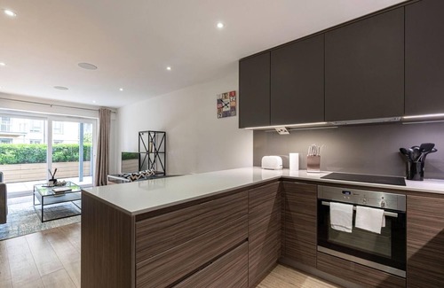 Hendon Apartment | Stunning Beaufort Park Apartment