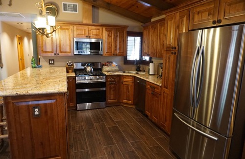 Summit Estates Cabin | Stunning Cabin By Snow Summit! Dogs Welcome
