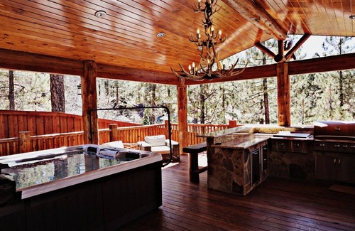Summit Estates Cabin | Stunning Cabin By Snow Summit! Dogs Welcome