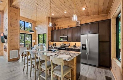 Sevierville Cabin | Stunning Cabin for 6 with Hot Tub & Pool Table!