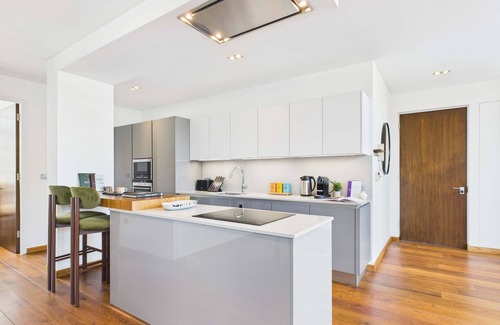 Camden Town Apartment | Stunning Camden Town Balcony Apartment