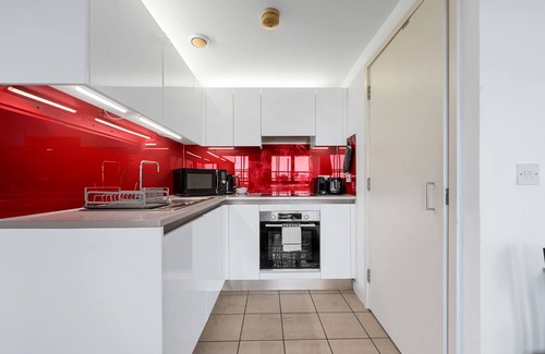 New Islington Apartment | Stunning Canal Side Flat by City SuperHost